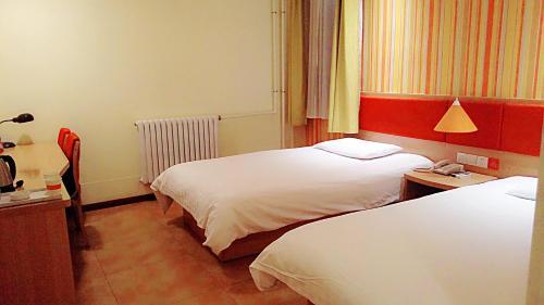 Далянь: Home Inn Dalian North Railway Station