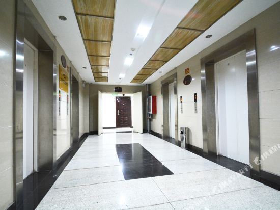 Чжэнчжоу: Zhengzhou Baiyue Nianhua Hotel (Jingsan Road Provincial People's Hospital Subway Station)