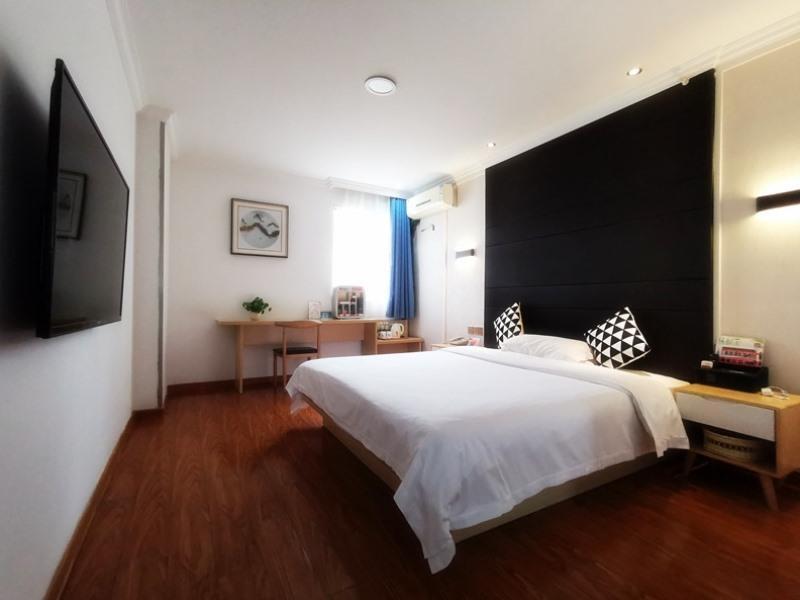 Чжанцзяган: Shell Zhangjiagang City Jingang Town RT-Mart Hotel