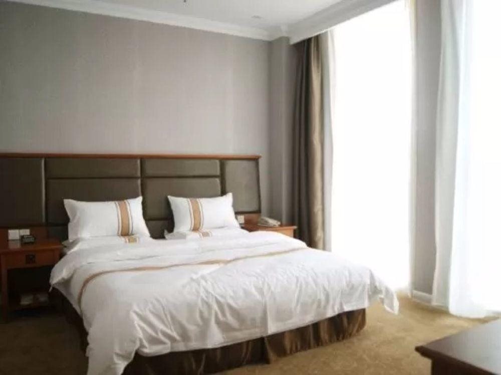 Шэньян: Home Inn Plus (Shenyang Shenbei University)
