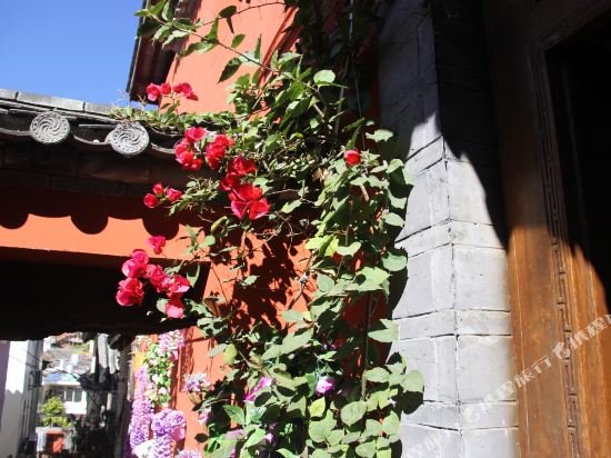 Lijiang Flower and Horse Hotel — фото 1