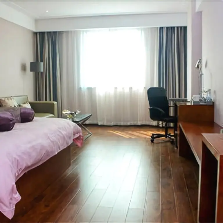 Уси: P & E Hotels