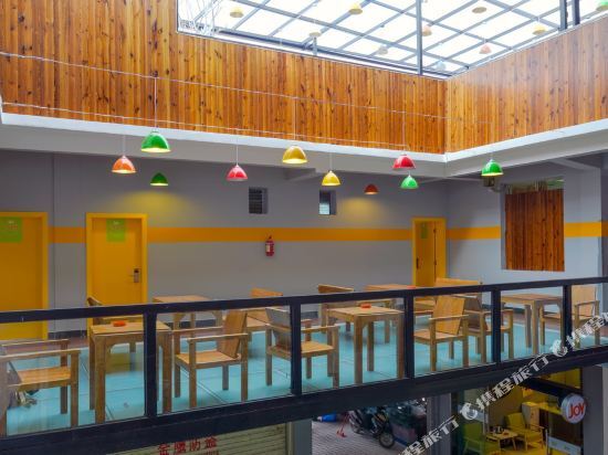 Цзинхун: Xishuangbanna Zouyi International Youth Hostel