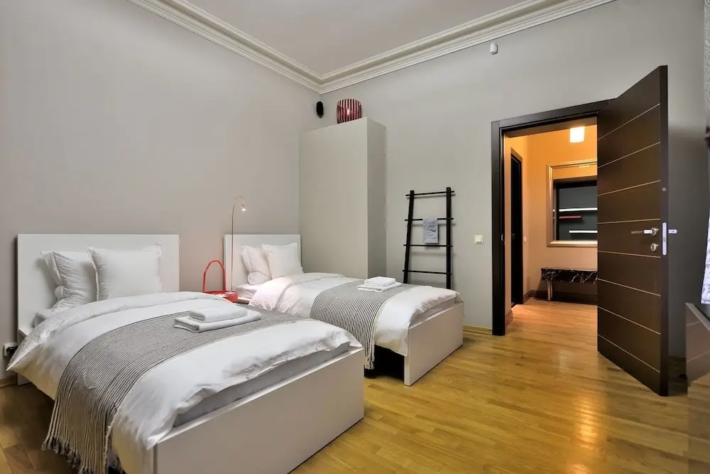 Санкт-Петербург: Apartments on Italyanskaya