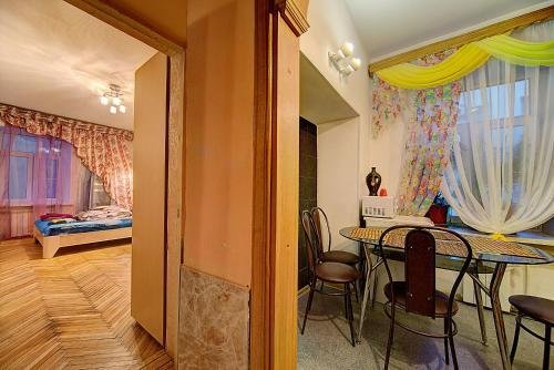 Санкт-Петербург: Apartments on Nevskiy 97