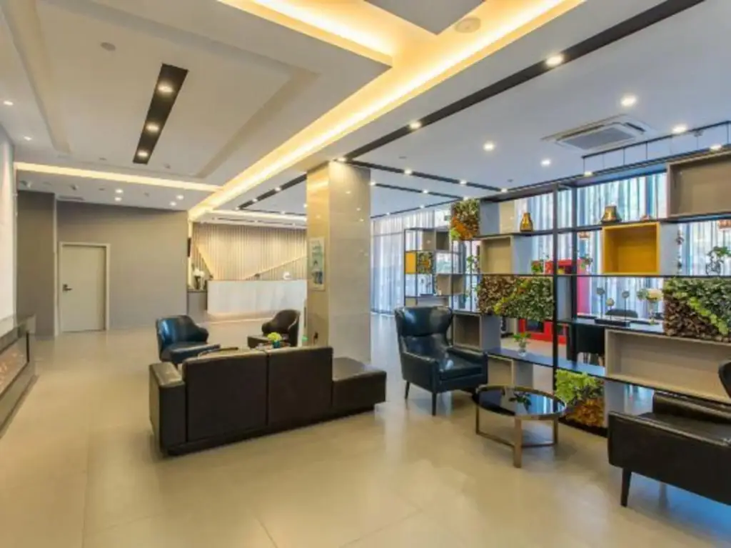 Линьи: Home Inn Business Travel Hotel (Linyi Railway Station Zhanqian Plaza Branch)