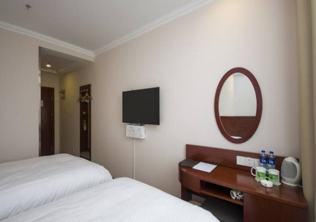 Циньхуандао: GreenTree Inn (Qinghuangdao Railway Station Square)