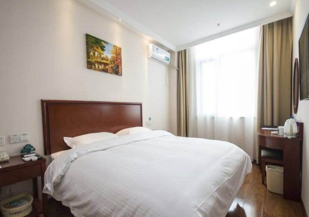 Циньхуандао: GreenTree Inn (Qinghuangdao Railway Station Square)