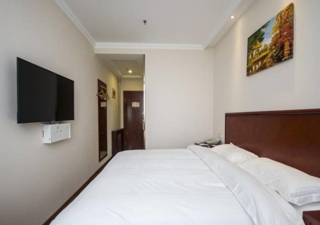 Циньхуандао: GreenTree Inn (Qinghuangdao Railway Station Square)