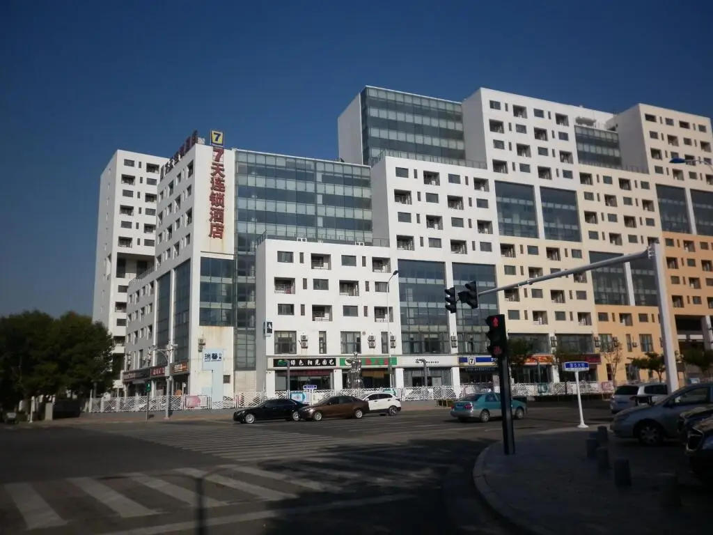 7 Days Inn — фото 1