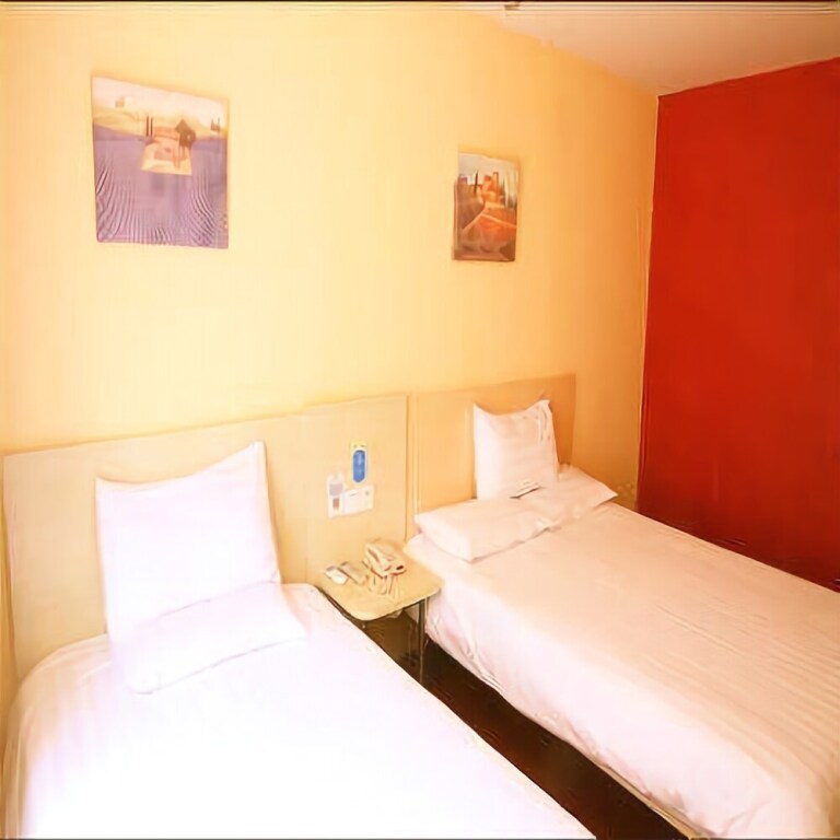 Шихези: Hanting Hotel Urumqi Zhongyinggongdi Metro Station