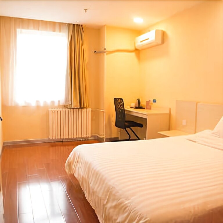 Шихези: Hanting Hotel Urumqi Zhongyinggongdi Metro Station