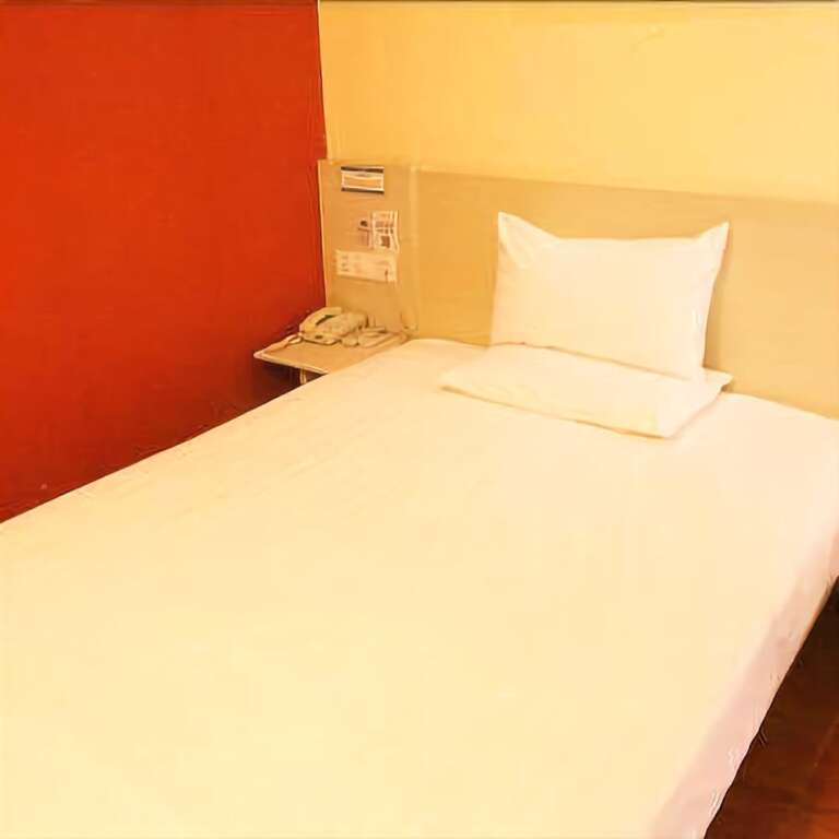 Шихези: Hanting Hotel Urumqi Zhongyinggongdi Metro Station