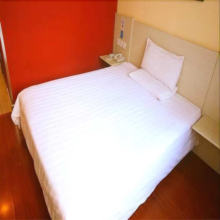 Шихези: Hanting Hotel Urumqi Zhongyinggongdi Metro Station