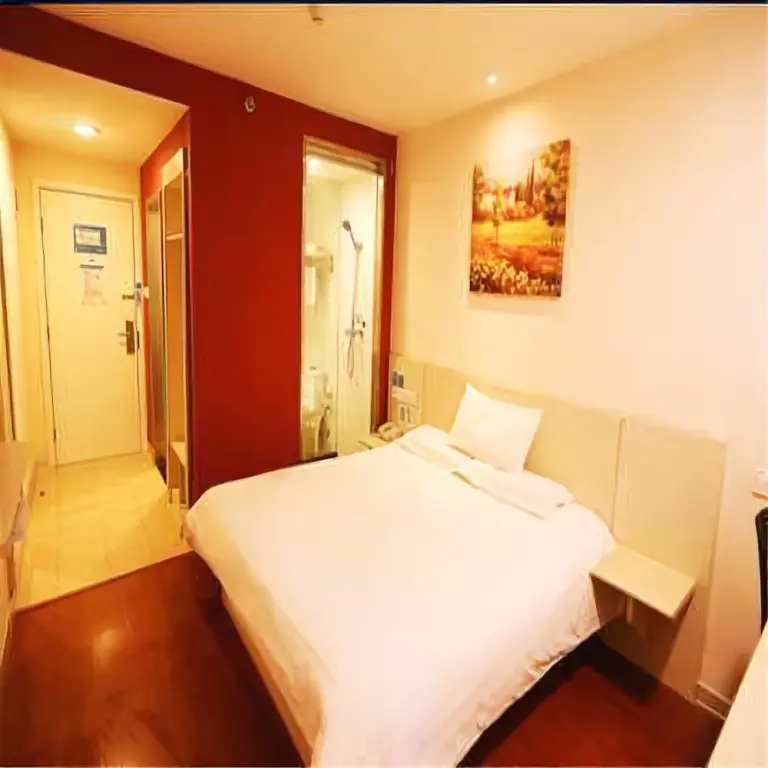 Шихези: Hanting Hotel Urumqi Zhongyinggongdi Metro Station
