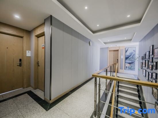 Шанхай: Home Inns Business Travel Hotel (Shanghai Lujiazui Oriental Mingzhu Pucheng Road Branch)