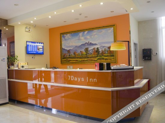 Хуанган: 7 Days Inn (Huanggang Luotian Dabieshan Yexiao Square)