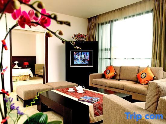 Шанхай: the Suites Shanghai