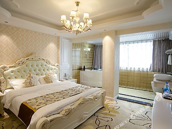 Миян: Blue Lake Hotel