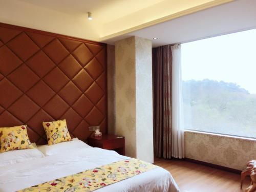 Лешан: Dengyue Hotel