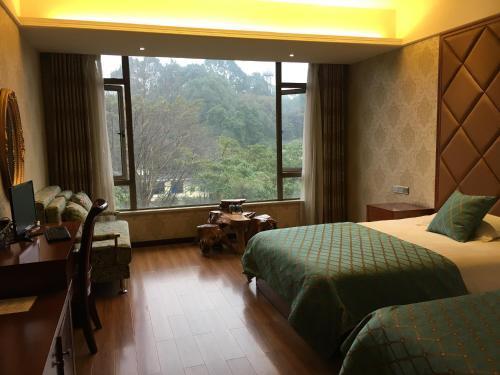 Лешан: Dengyue Hotel