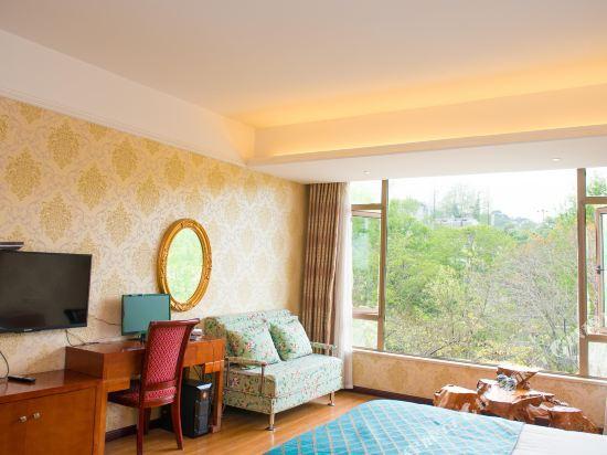 Лешан: Dengyue Hotel
