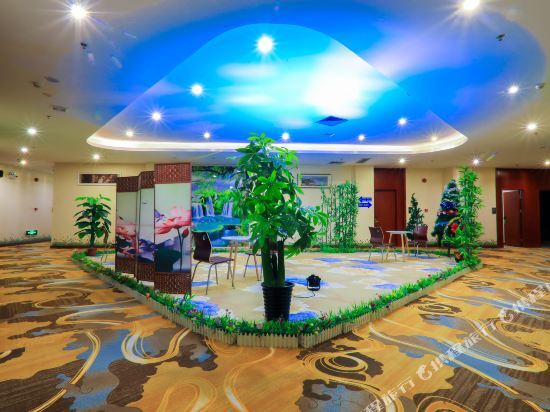 Шэньчжэнь: Yilong Hotel (Shenzhen International Convention and Exhibition Center Shajing West Railway Station)