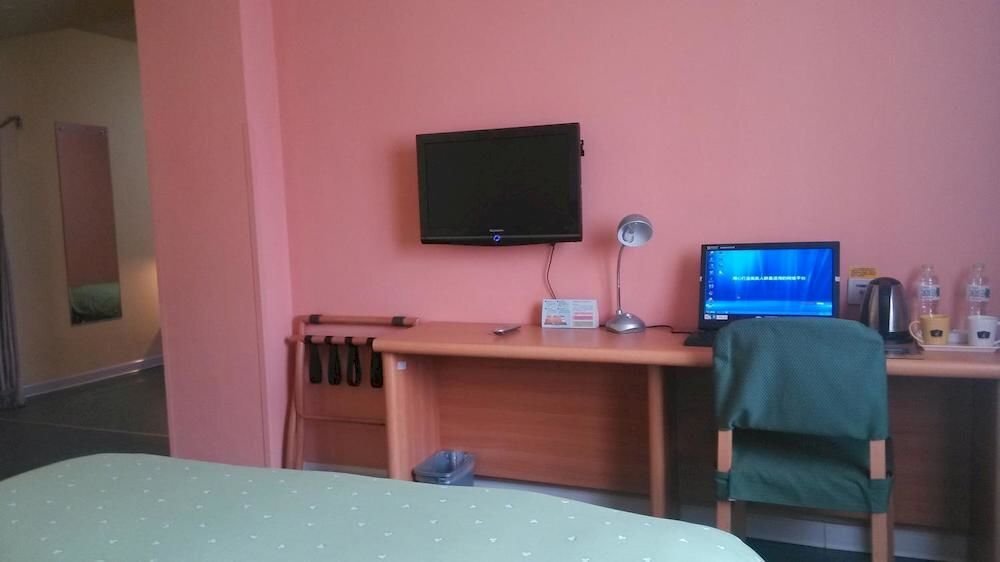 Циньхуандао: Home Inn Qinhuangdao Train Station
