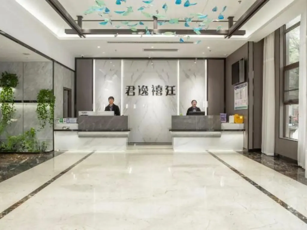 Куньмин: Junyi Haoting Holiday Hotel