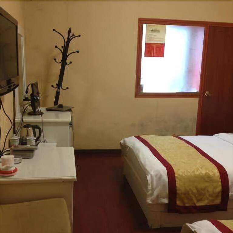 Яань: Century Business Hotel