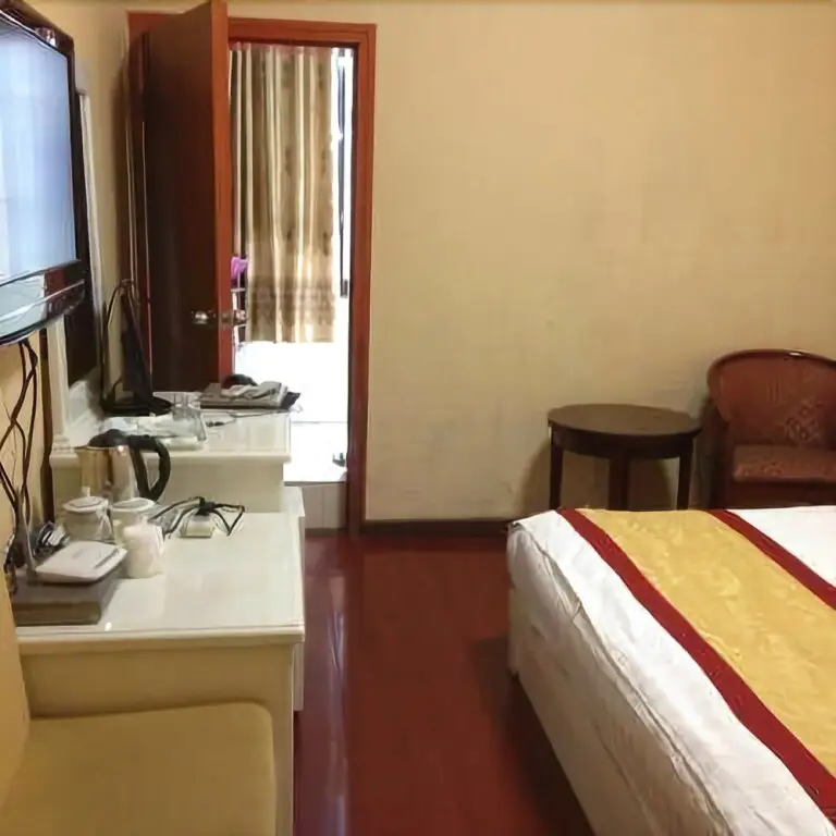 Яань: Century Business Hotel