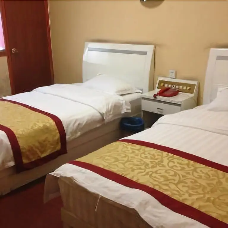 Яань: Century Business Hotel