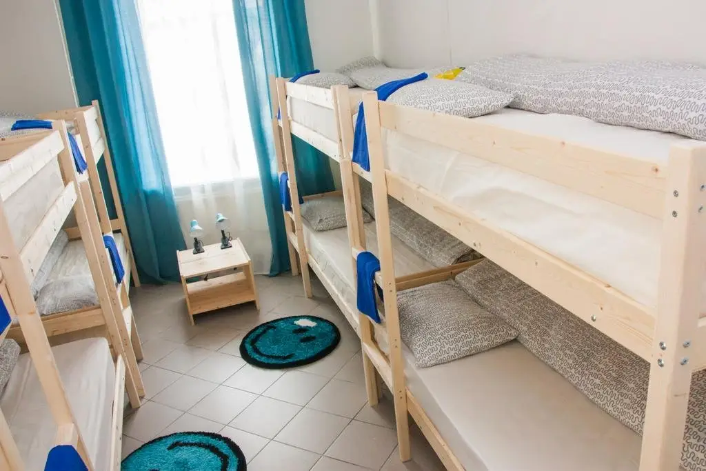 Санкт-Петербург: Hostel Feelin na Konyushennoy.