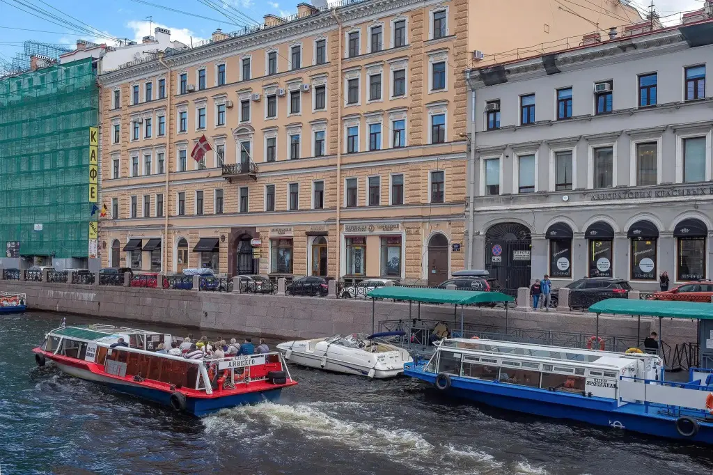 Санкт-Петербург: Apartamenty Zolotoj treugol'nik