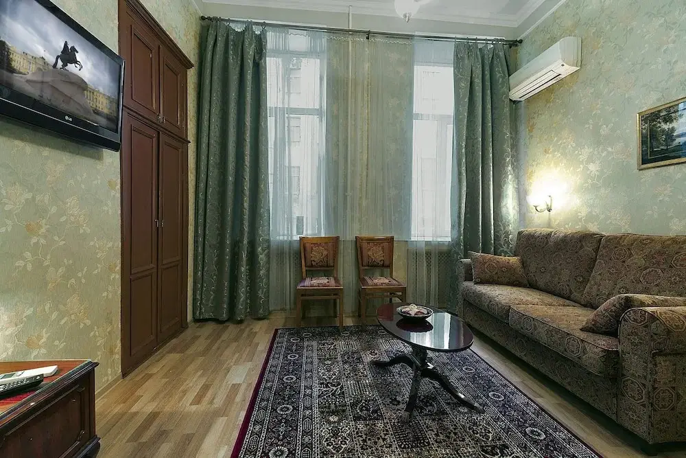 Санкт-Петербург: Friends apartment on Vosstaniya