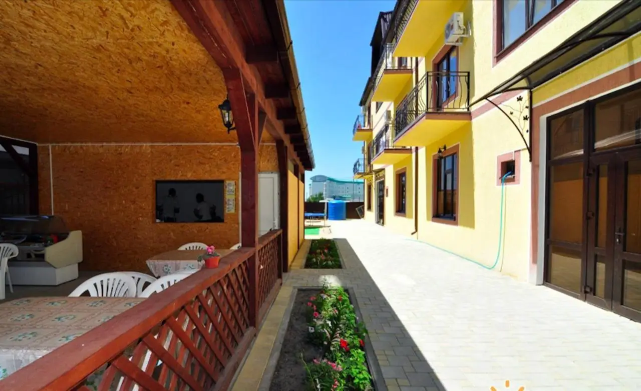 Витязево: Guest House Chernomorochka