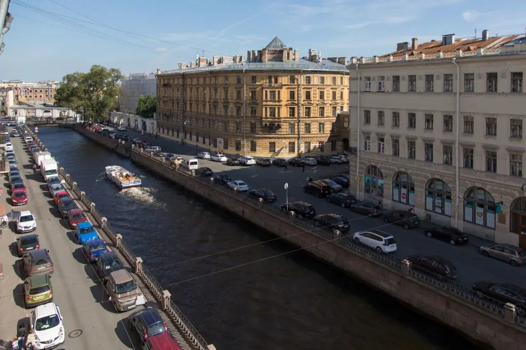 Санкт-Петербург: Гостевые комнаты и апартаменты Грифон