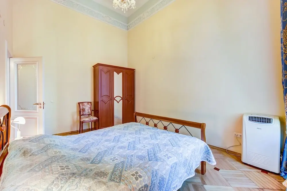 Санкт-Петербург: Home4day Spacious Apartment by the Hermitage
