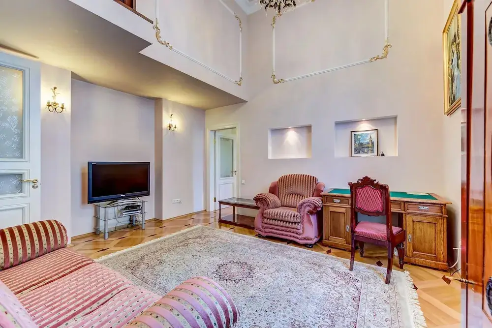 Санкт-Петербург: Home4day Spacious Apartment by the Hermitage
