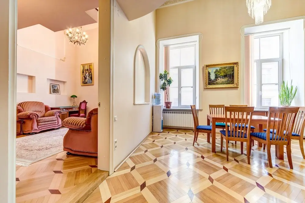 Санкт-Петербург: Home4day Spacious Apartment by the Hermitage