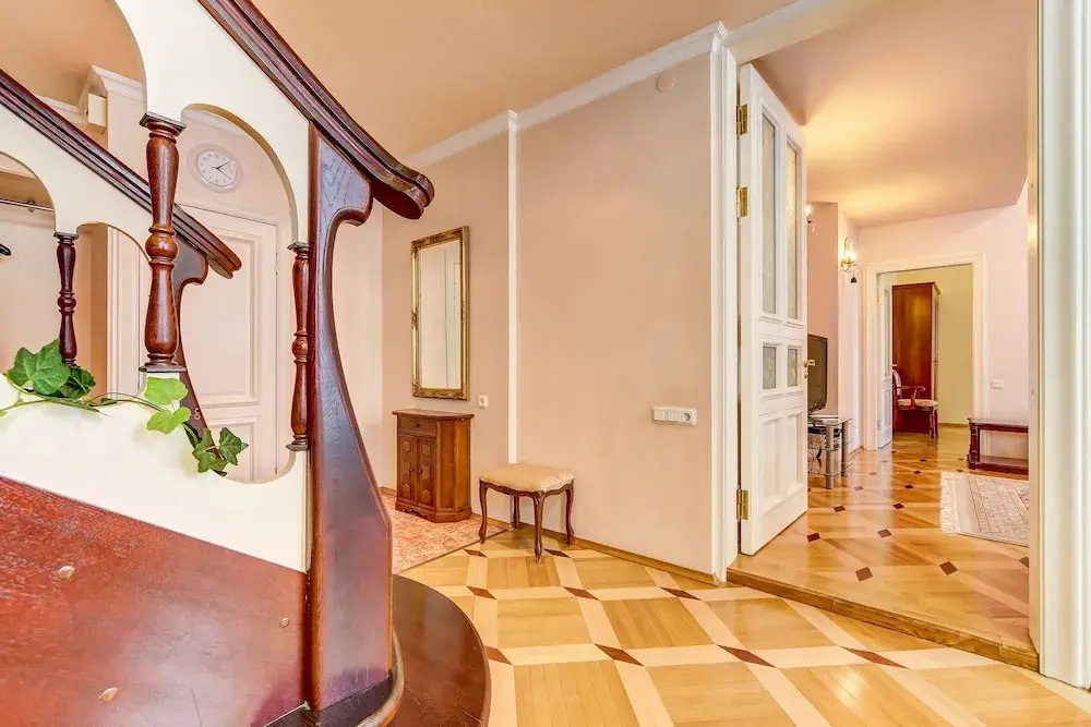 Санкт-Петербург: Home4day Spacious Apartment by the Hermitage