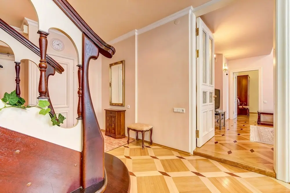 Санкт-Петербург: Home4day Spacious Apartment by the Hermitage