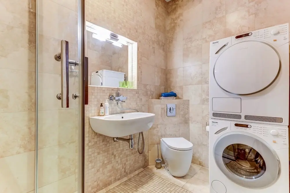 Санкт-Петербург: Home4day Spacious loft in the heart of Petersburg