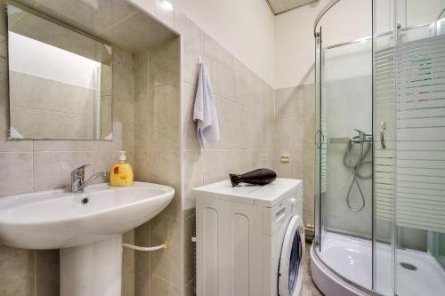 Санкт-Петербург: Hostel-Neva BnB