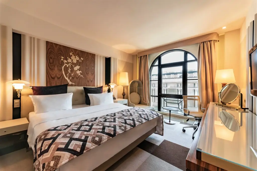 Санкт-Петербург: Crown Hotel St. Petersburg