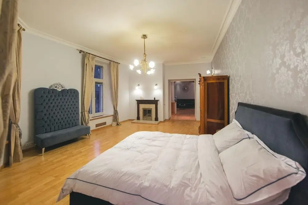 Санкт-Петербург: Safe Haven / Naberezhnaja reki Mojki 31 — Apart-otel'