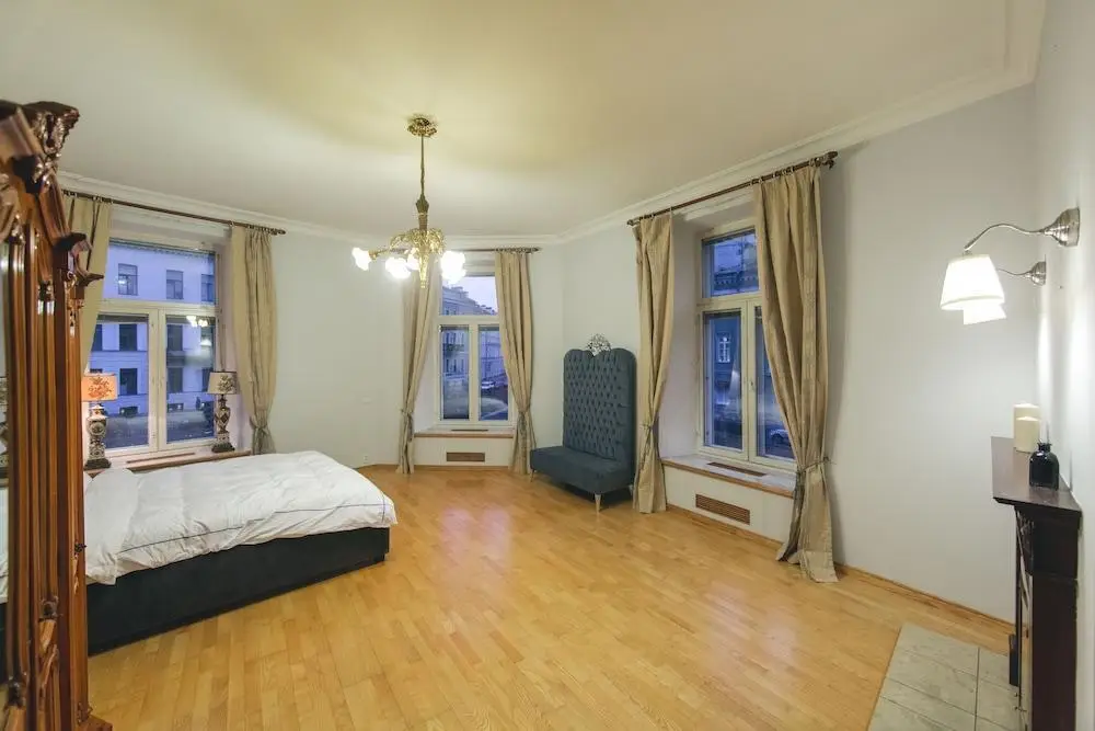 Санкт-Петербург: Safe Haven / Naberezhnaja reki Mojki 31 — Apart-otel'