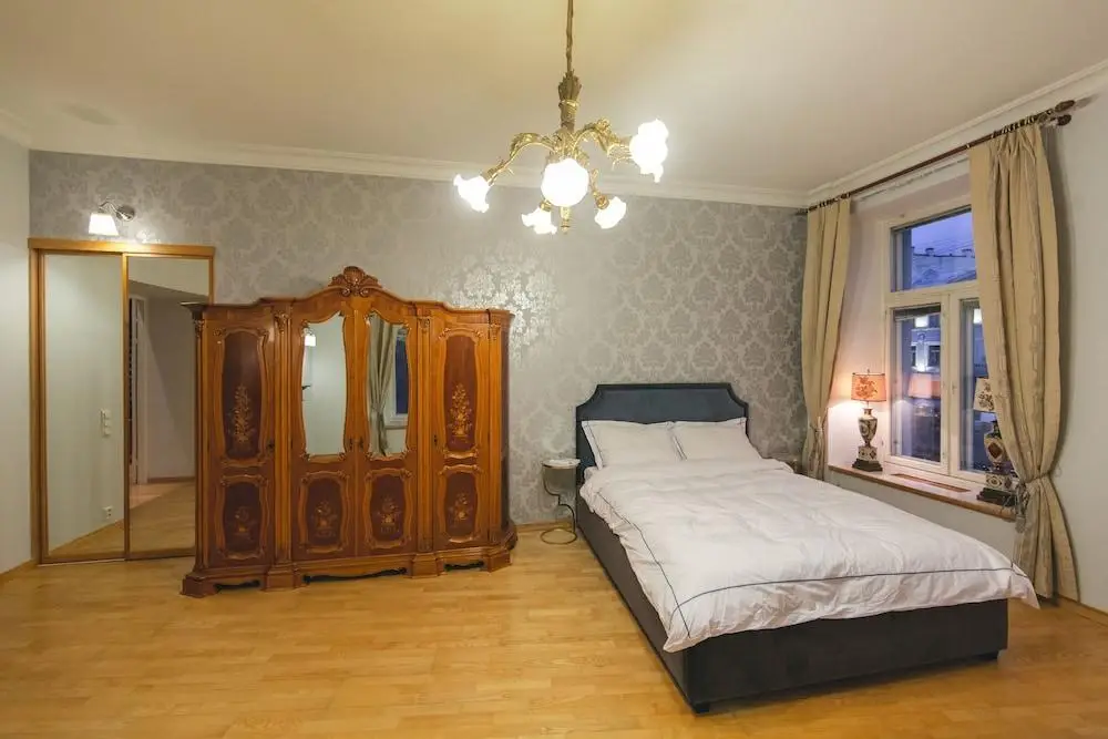 Санкт-Петербург: Safe Haven / Naberezhnaja reki Mojki 31 — Apart-otel'