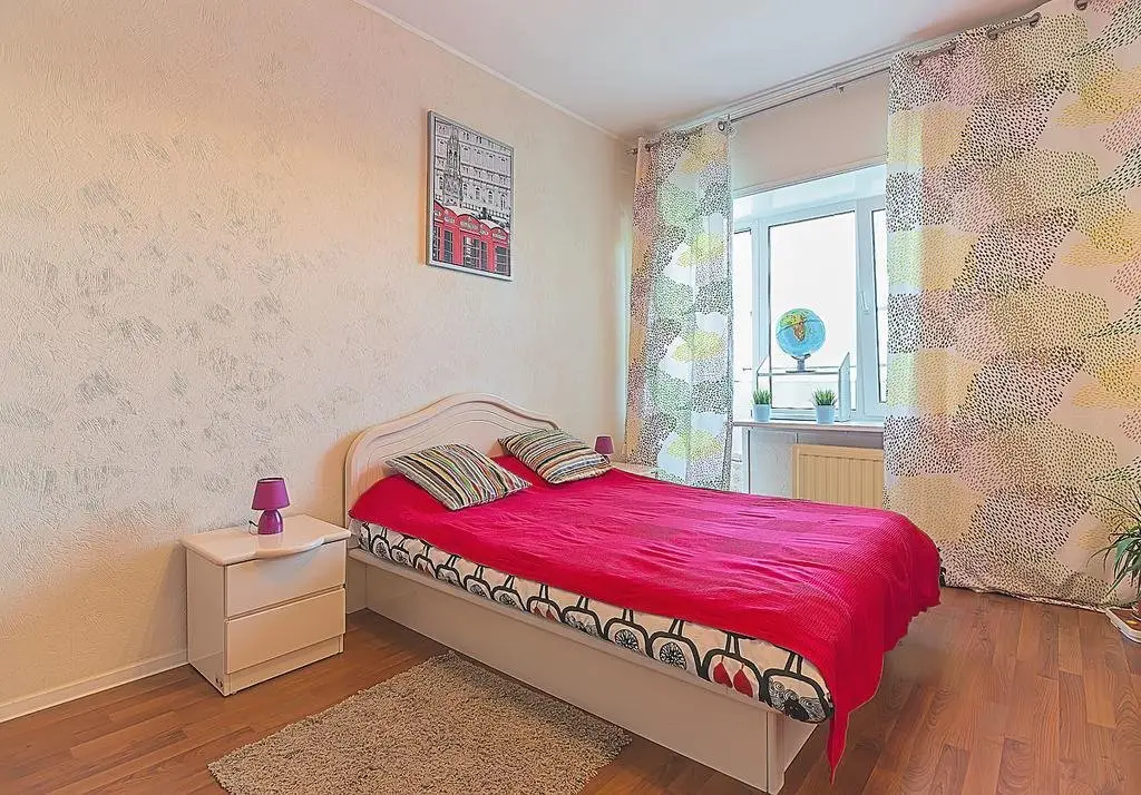 Санкт-Петербург: Red Riviera on Varshavskoy 19