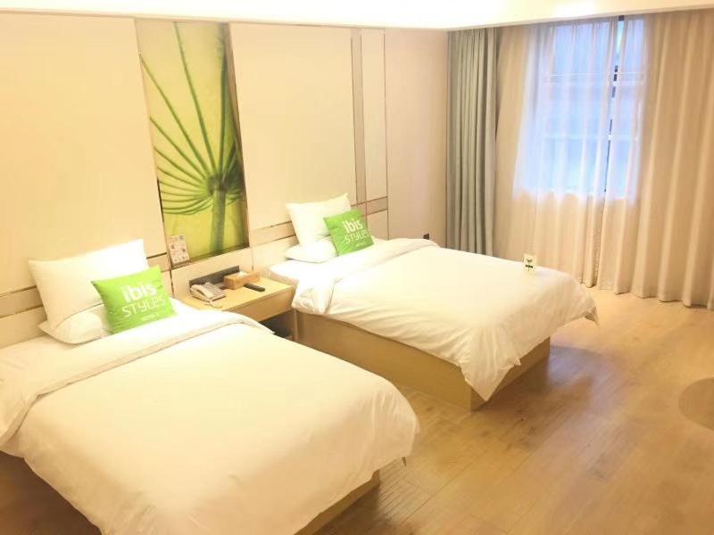 Ibis Styles Chengdu Tianfu Square Metro Station Hotel — фото 1